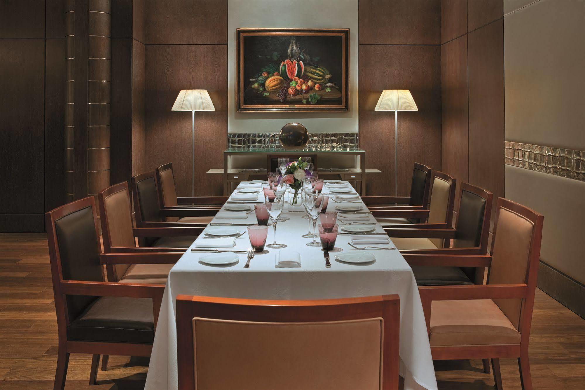 Alvear Art Hotel Buenos Aires Exterior foto A private dining room at the restaurant